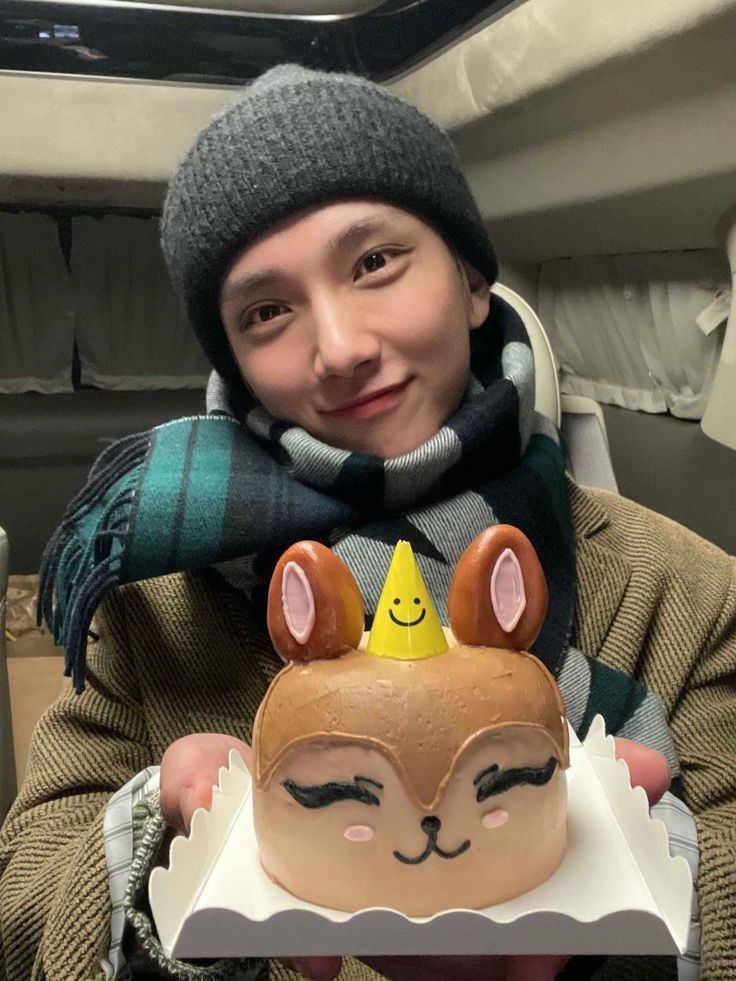 벌써 생일이 왔다요.. 지나가다 한번 씩 축하해 주세요오😿🩷