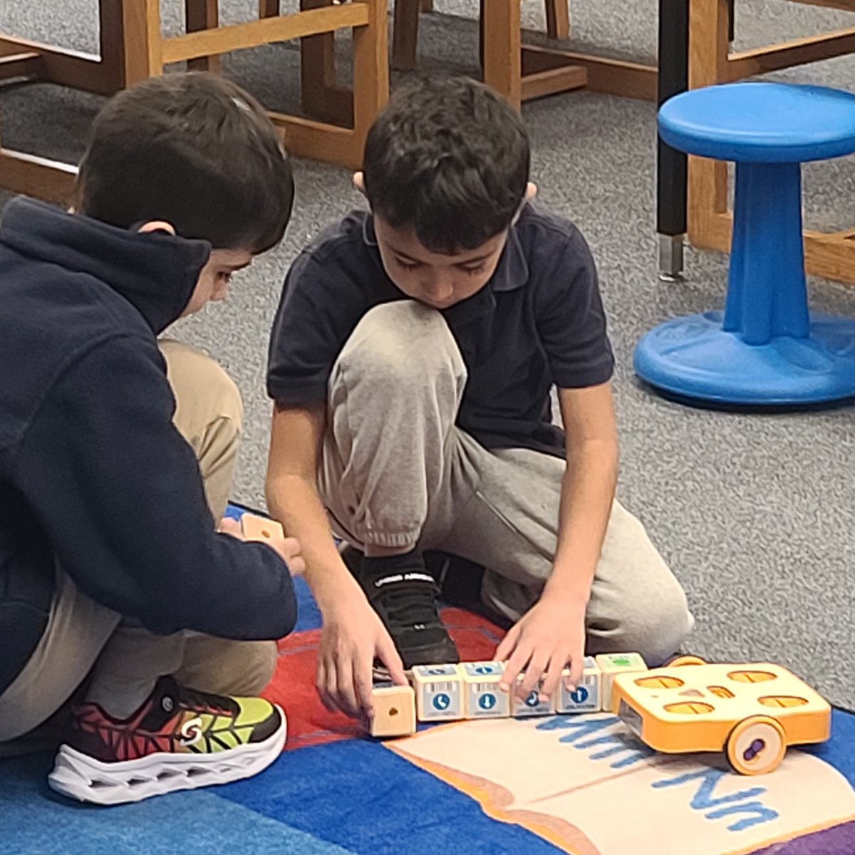 montclairk12cs's tweet photo. For #CSEdWeek Garfield Elementary School students in Kearny, NJ were introduced to computer programming in their Fairy Tale STEM unit. They experimented with unplugged activities using human robot cards as well as @KinderLabRobot #CompSciNJ #montclairk12csed #ImpactsofComputing https://t.co/lhhaSO1mSp
