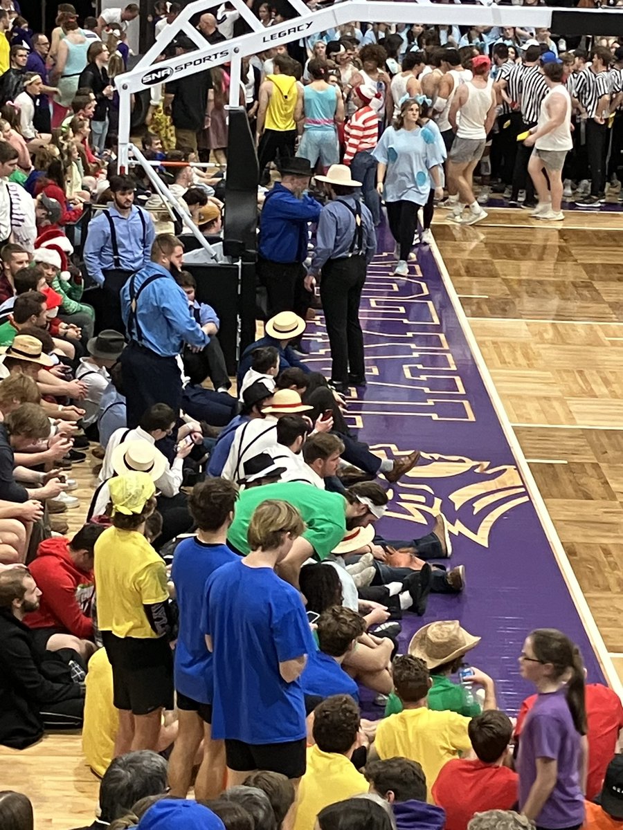 harkj's tweet photo. Hey @johnbcrist some of your family made it out to Silent Night @tayloru tonight! https://t.co/HHvO9paqRo