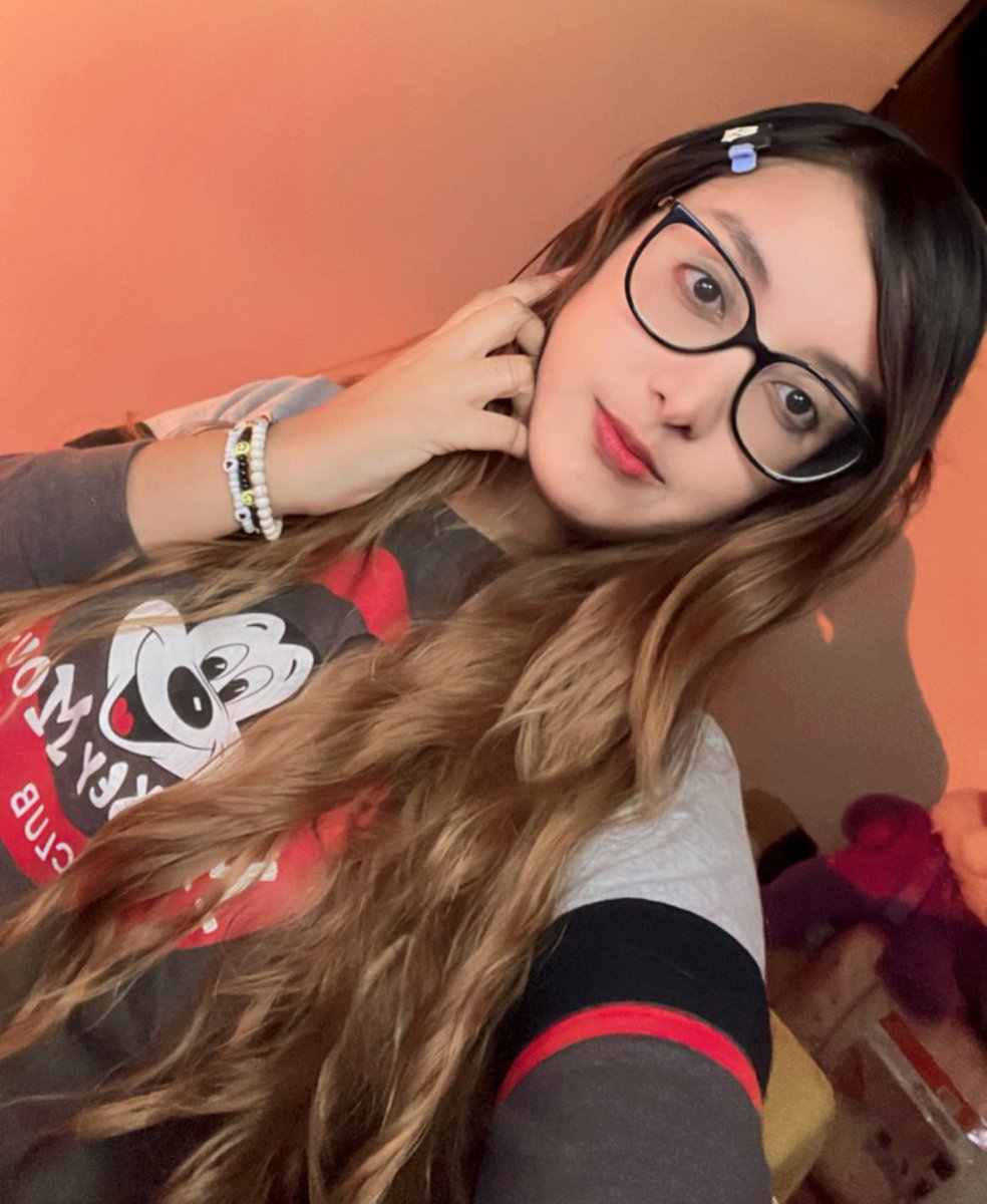 Ya estamos en tuish! Hoy jugamos a DBD 🔪

twitch.tv/mika_yumiko