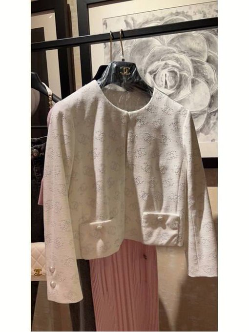 adg_dfvdbvxcd's tweet photo. beautiful clothes https://t.co/IvXkKwdQj2