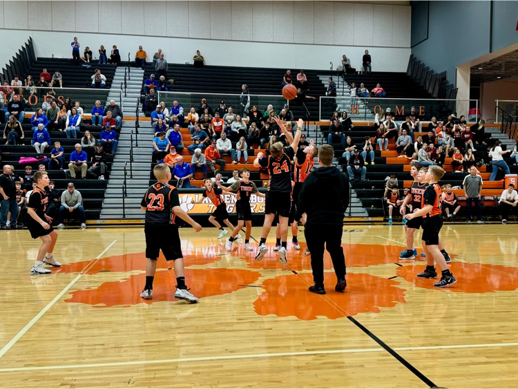GreendaleLCSC's tweet photo. A little 6th grade Orange vs Black action for the halftime show of the Varsity boys basketball game.  Each team played hard.  
#LawrenceburgLegacy #LburgHOPE #LburgUnity.  Go Tigers! https://t.co/4ISwK4LWYx