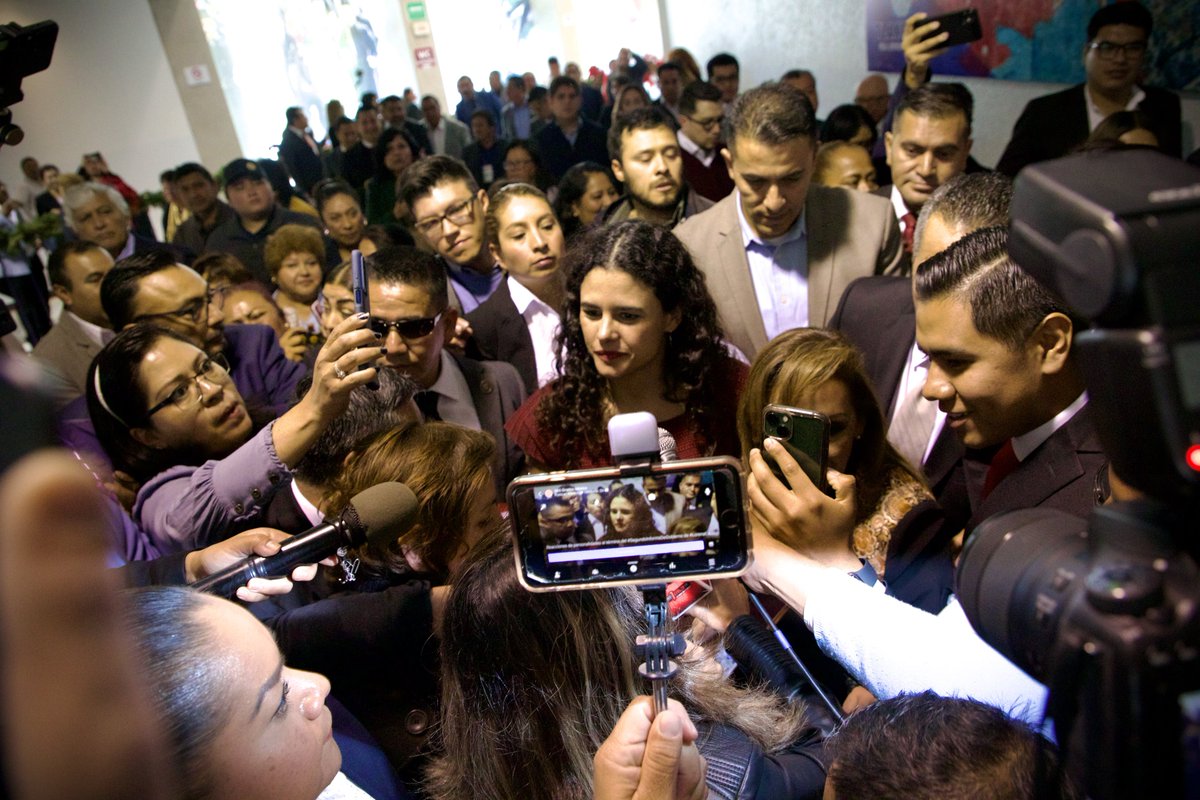En representación del Presidente <a href="/lopezobrador_/">Andrés Manuel</a> acompañamos a <a href="/LorenaCuellar/">Lorena Cuéllar</a> en su Segundo Informe de Gobierno. 

Muchas felicidades por todo lo alcanzado hasta ahora. El pueblo de Tlaxcala tiene a una gobernadora comprometida con el bienestar de la gente.