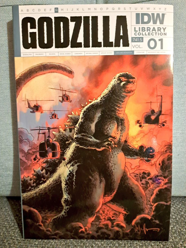 etchi's tweet image. New from @IDWPublishing #Godzilla #libraryCollection Vol.1 collecting all the idw godzilla stories in reading order.