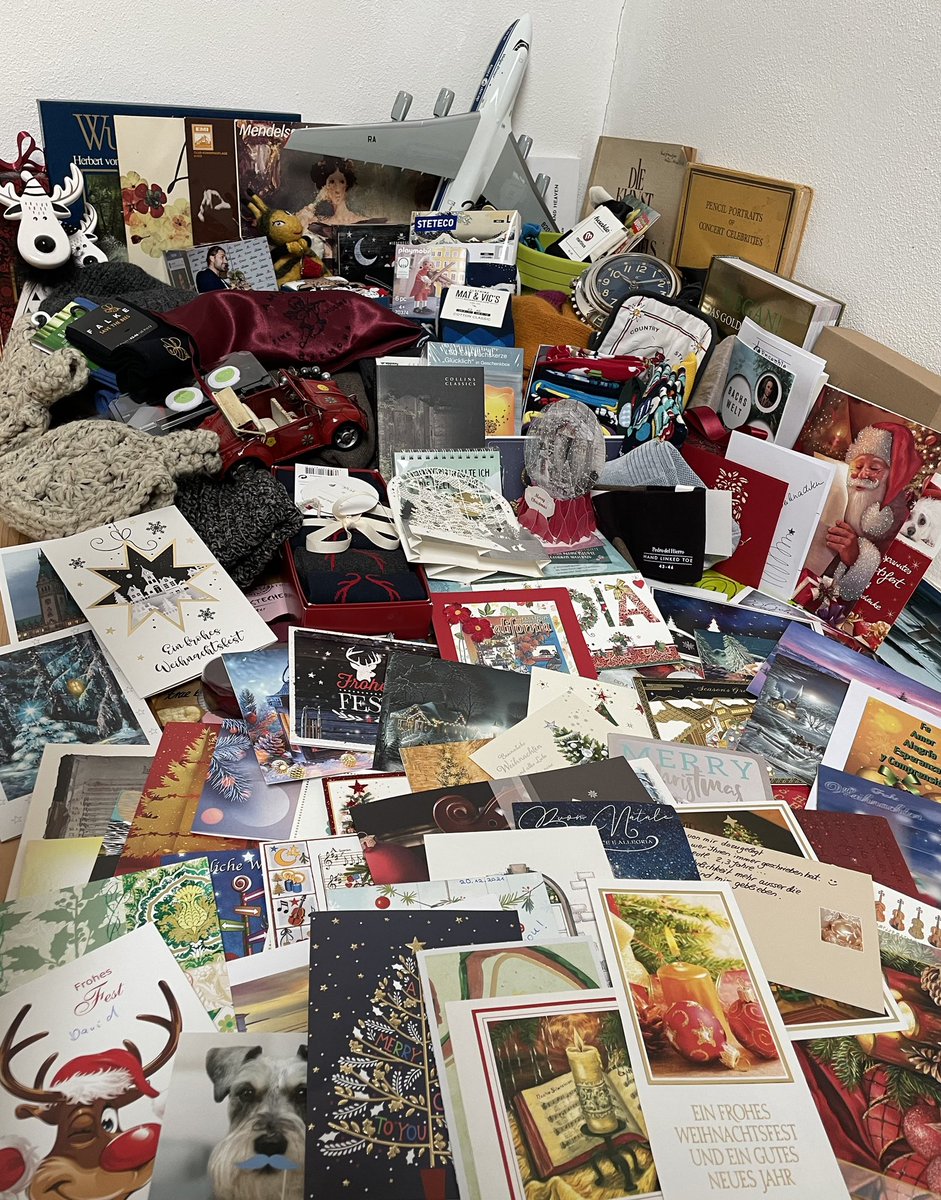 Wishing all of you a Merry Christmas and a Healthy and Happy 2022💫 🎁🎄#davidgarrett  Thank you for all the cards and presents from all over the world! #thankyou