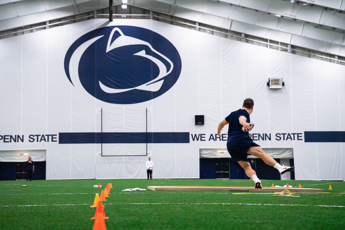 PennStateTFXC's tweet photo. Friday Night Throws 💪

#WeAre | #PSUTF https://t.co/TrlfolqWLu