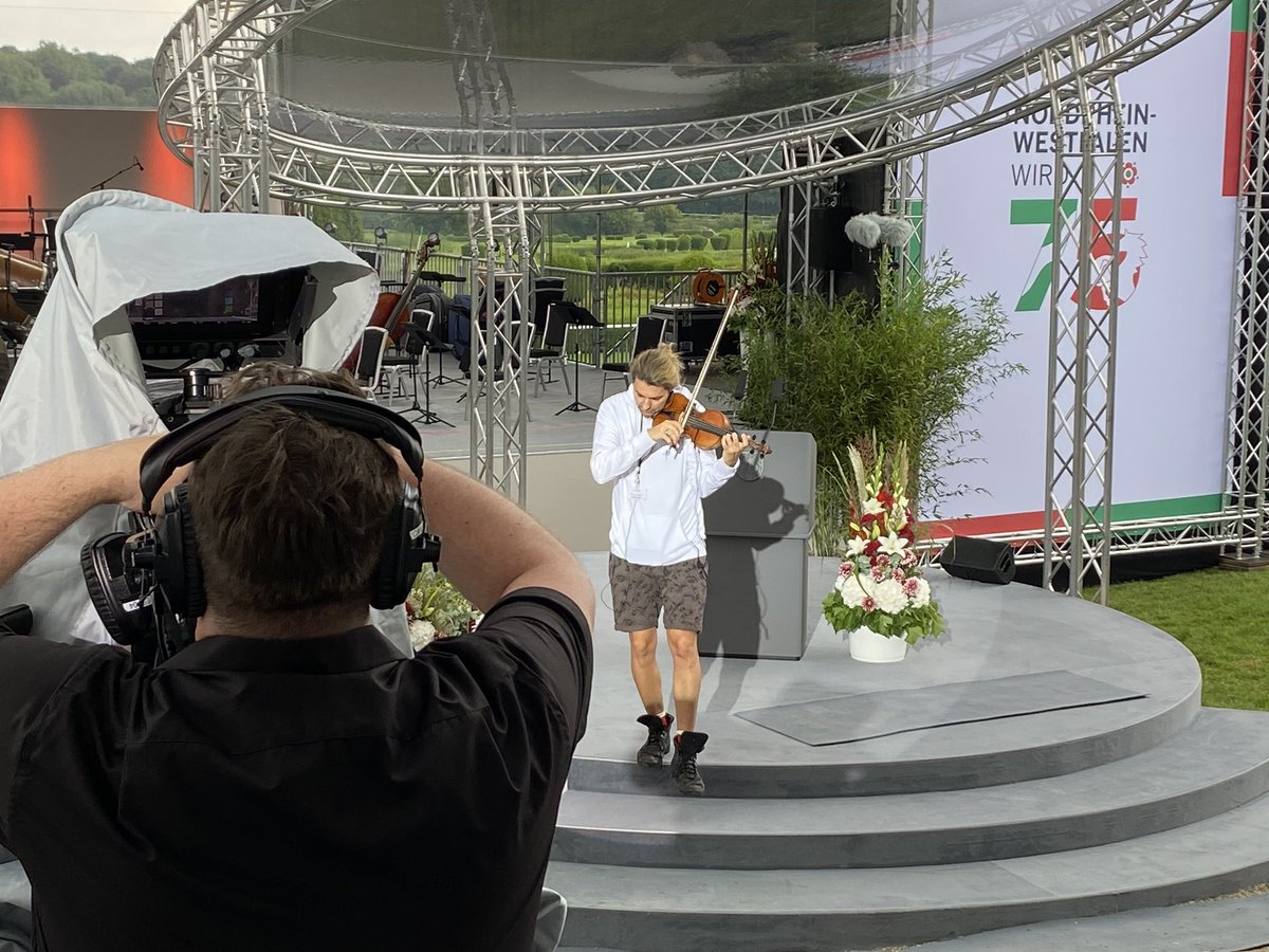 Watch the livestream of the celebration 75 years North Rhine-Westphalia! www1.wdr.de/fernsehen/wdr-… #davidgarrett <a href="/WDRaktuell/">WDR aktuell</a> <a href="/WDR/">WDR</a>