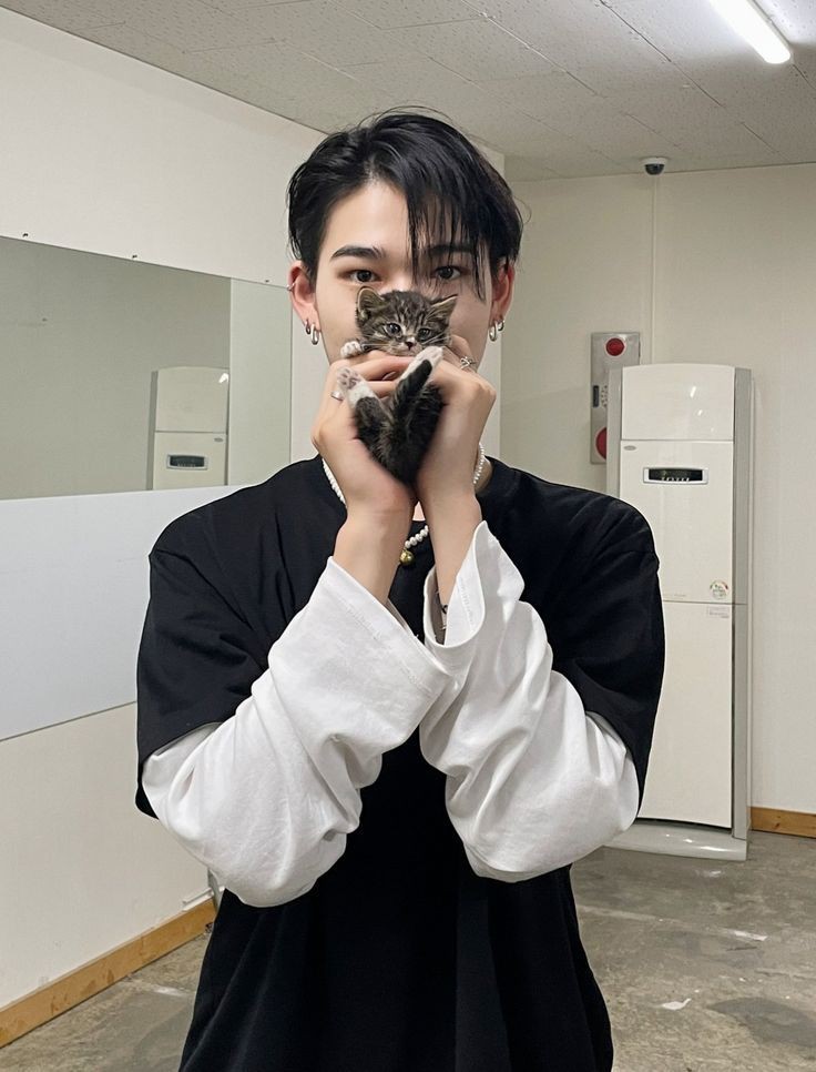 M78LZWY's tweet photo. ¡Feliz cumpleaños! de corazón deseo que siempre recibas la misma felicidad que tanto nos das <3 

#HAPPY_NI_KI_DAY
#엔진의럭키_니키의_열아홉번째_겨울
#댄스천재_막둥이_생일축하해
#DecemberBlossomNI_KI
#ニキ18歳祝成人
#니키가_밟은_열아홉번째_스텝
#ENHYPEN #엔하이픈 #NI_KI #니키 https://t.co/5jlVNVwBWW