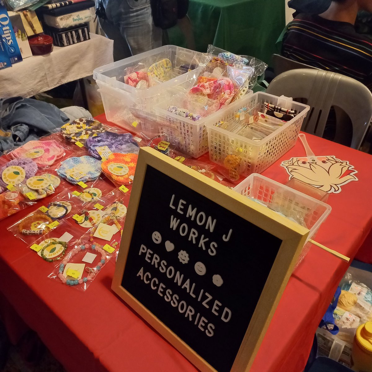 Hi! I'm here at my table ✨️ Come and see what we have to offer 💛 

Here is my website so you can check it out: worksbylemonj.carrd.co

#LemonJWorks #crochet #beads #accessories #jewelry #crocheting