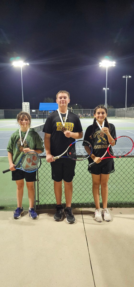 CoachCardenas23's tweet photo. Congrats to 8th graders Kimberly, Alinka, Wyatt, Leland, Jordan, Noah, and Kennly for being the consolation winners in the team tennis tournament. https://t.co/t9cCZc1WQf