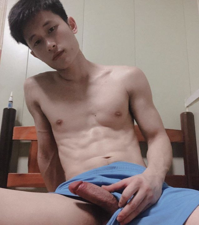 白皮嫩屌爱不爱😘