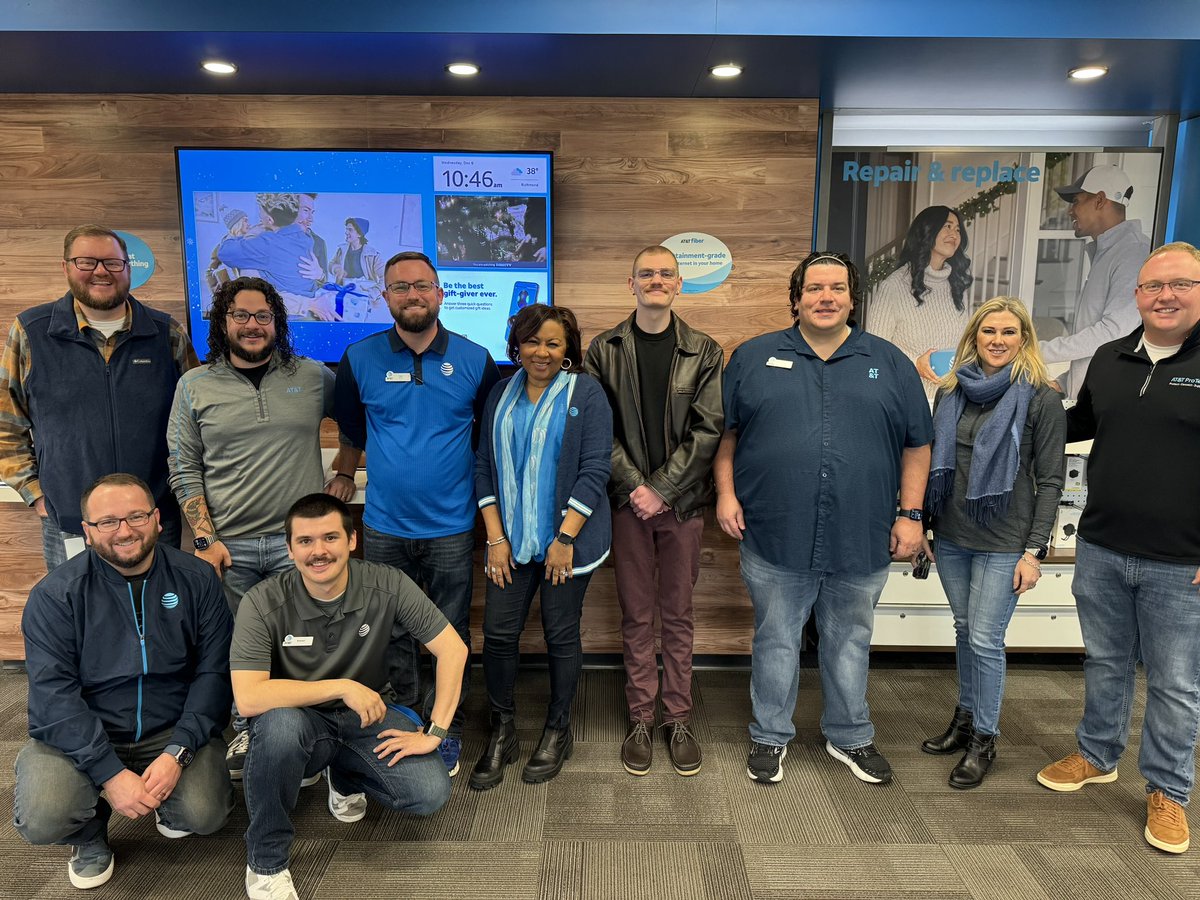 First visit to Richmond, &amp; we were all smiles! 😊 
1. Warm welcome ✔️
2. Amazing Sleigh🛷 progress board ✔️ 
3. A team ready to BEAST their daily goals ✔️

Wheww🔥. Huge thanks to you all &amp; I know those Q4 goals don’t stand a chance against #TeamRichmond! #SESfam #GoalSleighers