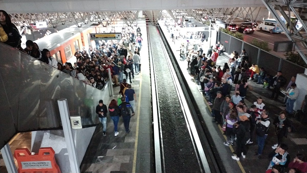 jessysapo's tweet photo. @MetroCDMX Línea 2, chabacano https://t.co/yJLfx7mgVW