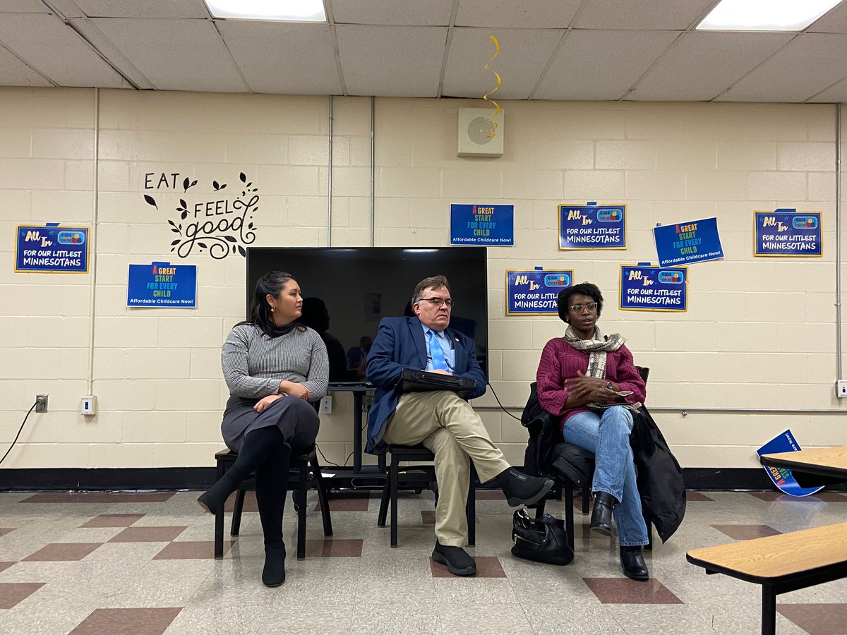 For our kids, early educators, and our families, our @KCOU_MN leaders are leading to way to fund and address our childcare crisis. Love the powerful work happening at this childcare roundtable with @go4esther, @SamSencerMura, and @JohnHoffmanMN!