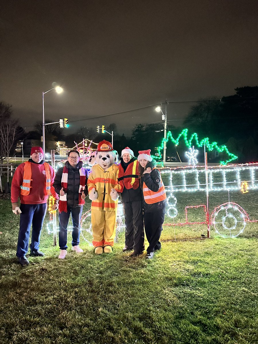 scottxieaj's tweet photo. Big shout-out to the @oakvillepffa for orchestrating a successful 31st Annual Toy Drive! Heartwarming to witness generous families flooding in with toy and gift card donations. ππ #ToyDriveSuccess #CommunityGenerosity @townofoakville https://t.co/3c6wy9iyfz