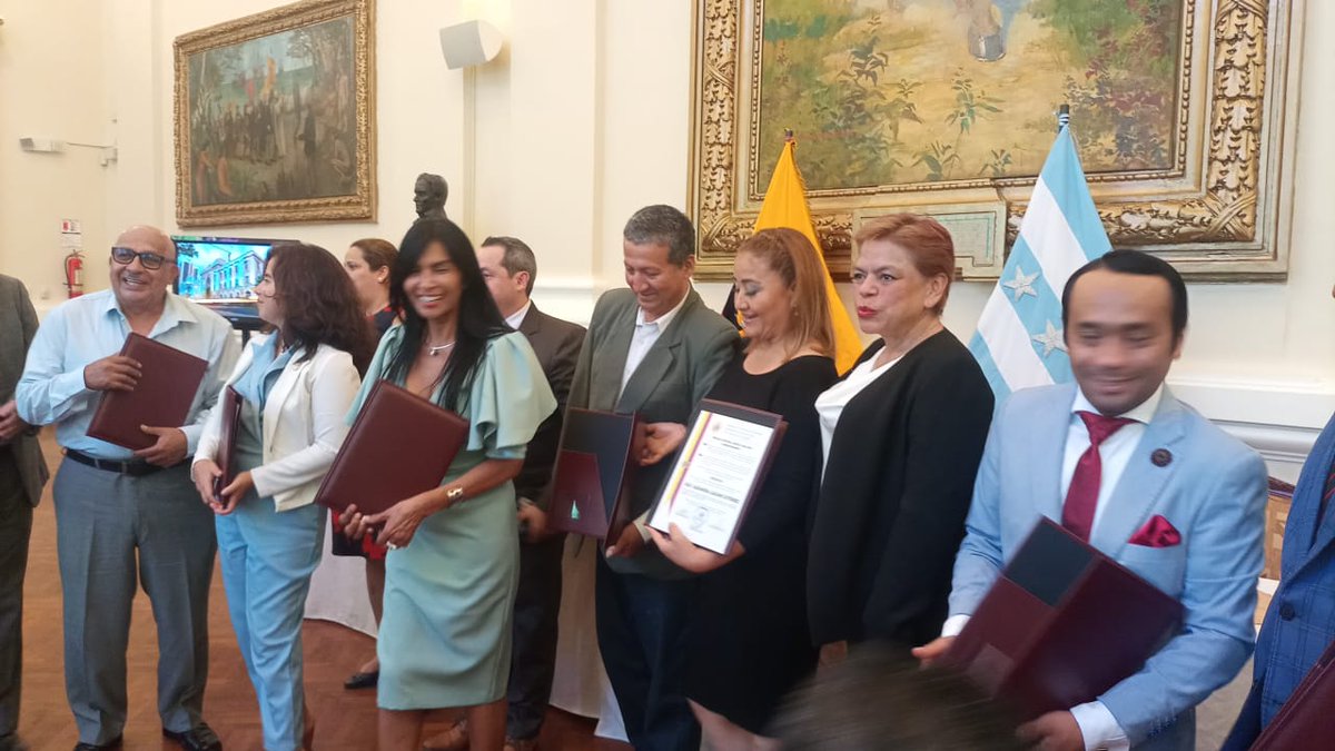 Felicidades a nuestros compañeros Xavier Vinces y  Sandra Delgado de <a href="/PintateEcuador/">Píntate Ecuador</a>  merecidos reconocimiento por el trabajo Tesorero que día a día ejecutan en defensa de los derechos humanos de los sectores más vulnerables de la soc