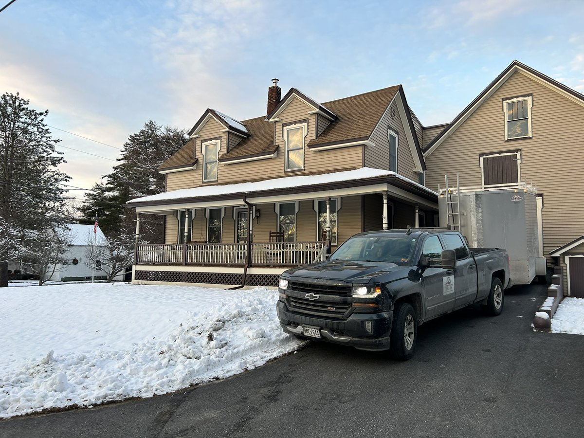 A Friend With A Truck tweet media