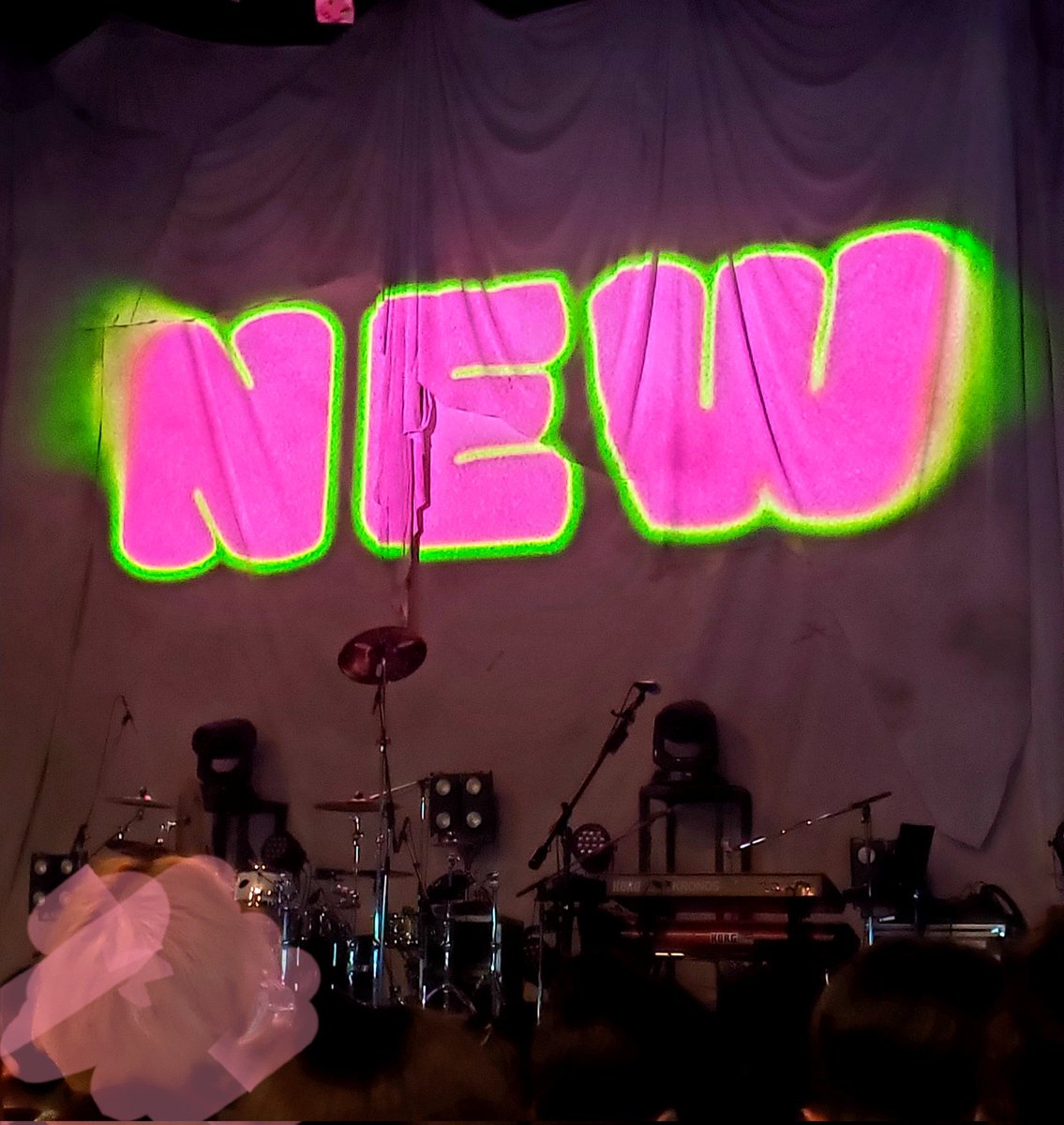 NMNL_MY's tweet photo. [Alexandros]"NEW MEANING TOUR 2023"
ZeppDiverCity 端からブチあがる曲。激しいやつまだいっぱいあるんだゼッ。[C]予習はまった。しかし…sing along増えたよねーspy良かったよ。場所ミスり洋平の下半身1度も見えなかったけど何着てたん?サトヤスニにも遭遇。よく会うな嬉。今日も行きたいチケ求！ https://t.co/ClHYnlnQSp