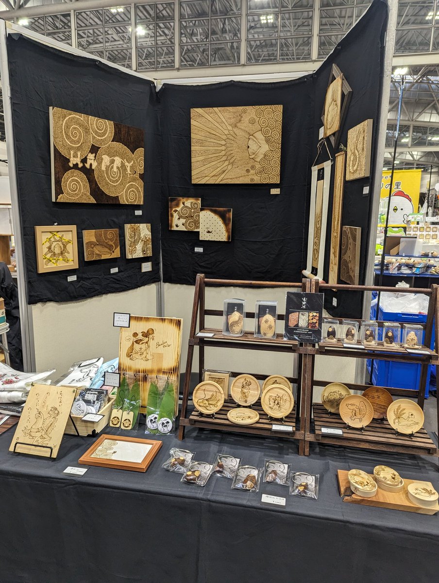mist_jukebox's tweet photo. クリマ49 始まったよ〜(≧∇≦)/
ブースNo.A-53でお待ちしてまっす🔥
#クリマ49
#pyrographer https://t.co/k4y0Z9VJpV