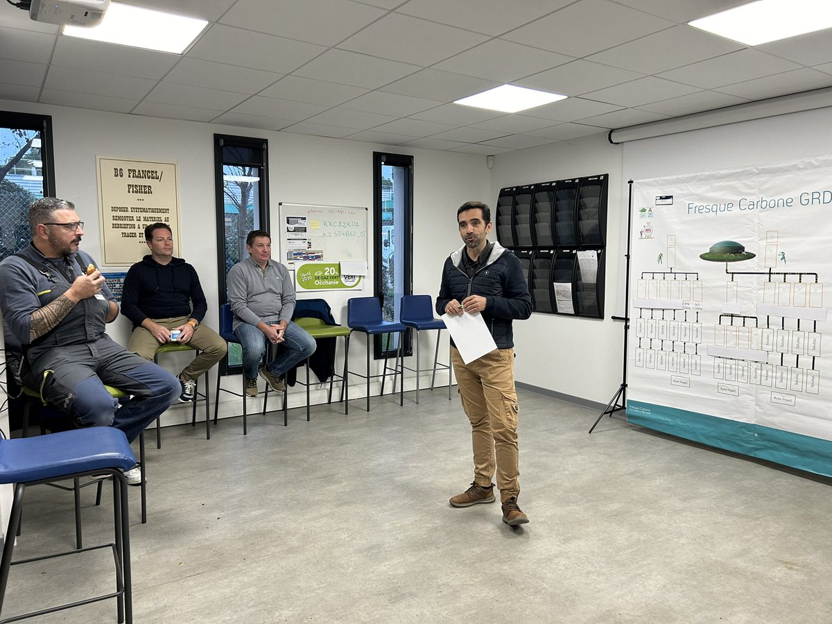 Mateudi_Ronan's tweet photo. #GRDF engagé dans la #decarbonation : ici les gaziers de #GRDFSO #Beziers #Narbonne travaillent sur le bilan carbone de notre entreprise & réfléchissent aux façons de contribuer à réduire les émissions de CO2
➡️ Davantage de #GazVert injecté dans les réseaux est 1 solution ♻️🌱 https://t.co/XgfiiZuTEL