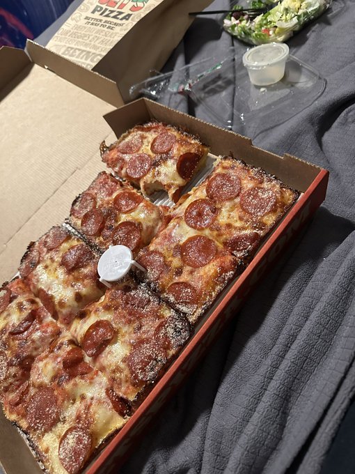 I had my pizza btw.  🤤 https://t.co/TEjMJcjyE6