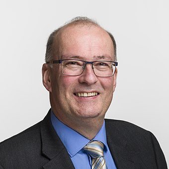 FranzOMeier's tweet photo. Would YOU buy an organic Apple from this man? https://t.co/i2cvomtykX