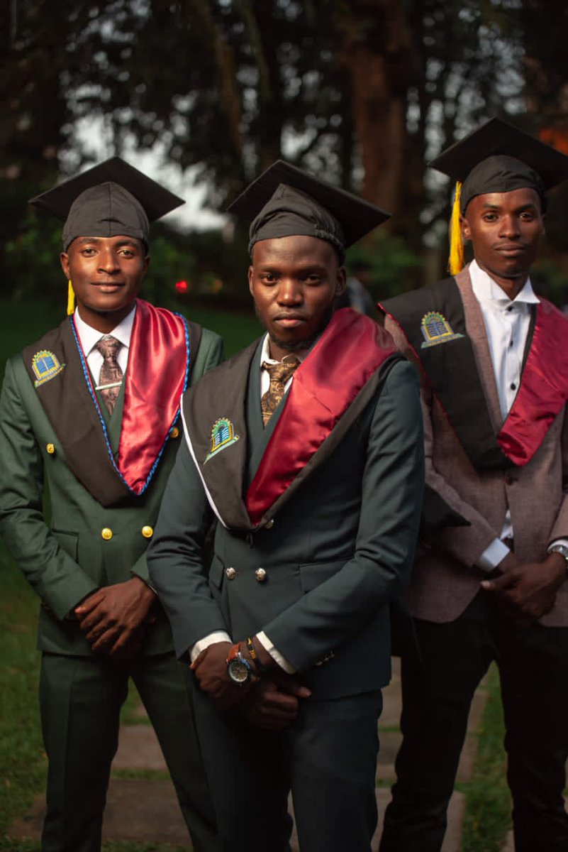 OlympiansKitovu's tweet photo. Amidst being our soccer team protagonist, @sk_bisaso_mrice has been fully committed to he's academics and is now officially a Civil engineer👏🔥. We wish you the best in your new journey , Maurice and Gods blessings .
Maurice joined @kyambogou after St Henrys College Kitovu. https://t.co/LEukUBjzdc