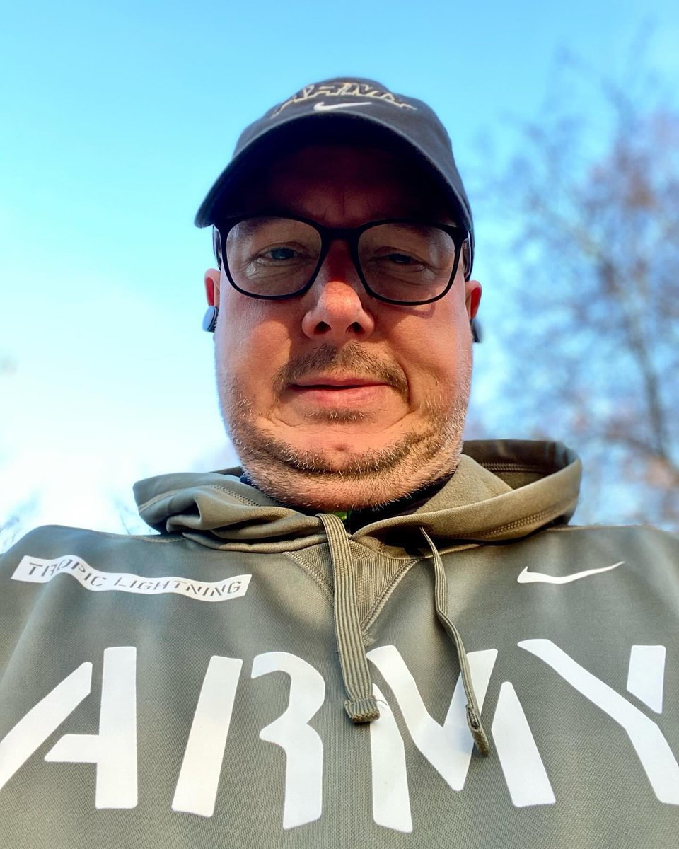 JockwasherPod's tweet photo. Heute Abend spielen wir wieder Schiffe versenken 😜 GO ARMY - BEAT NAVY🏈 #goarmy #beatnavy #commanderinchieftrophy #jockwasherpodcast #thegermanatmizzou https://t.co/tBZKJP5Jac