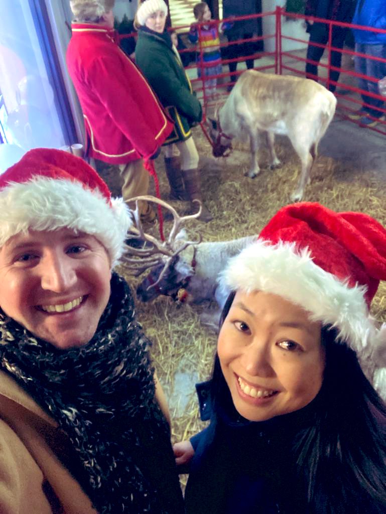 AntoineDingDong's tweet photo. Christmas was in FULL swing in #Barnes yesterday whilst I conducted the lovely singers of @SingBarnes at their local event! 🎄

With thanks to the 🎹 skills from @LouisaLamPiano ✨

Ding dong! https://t.co/l289Y1IJM1