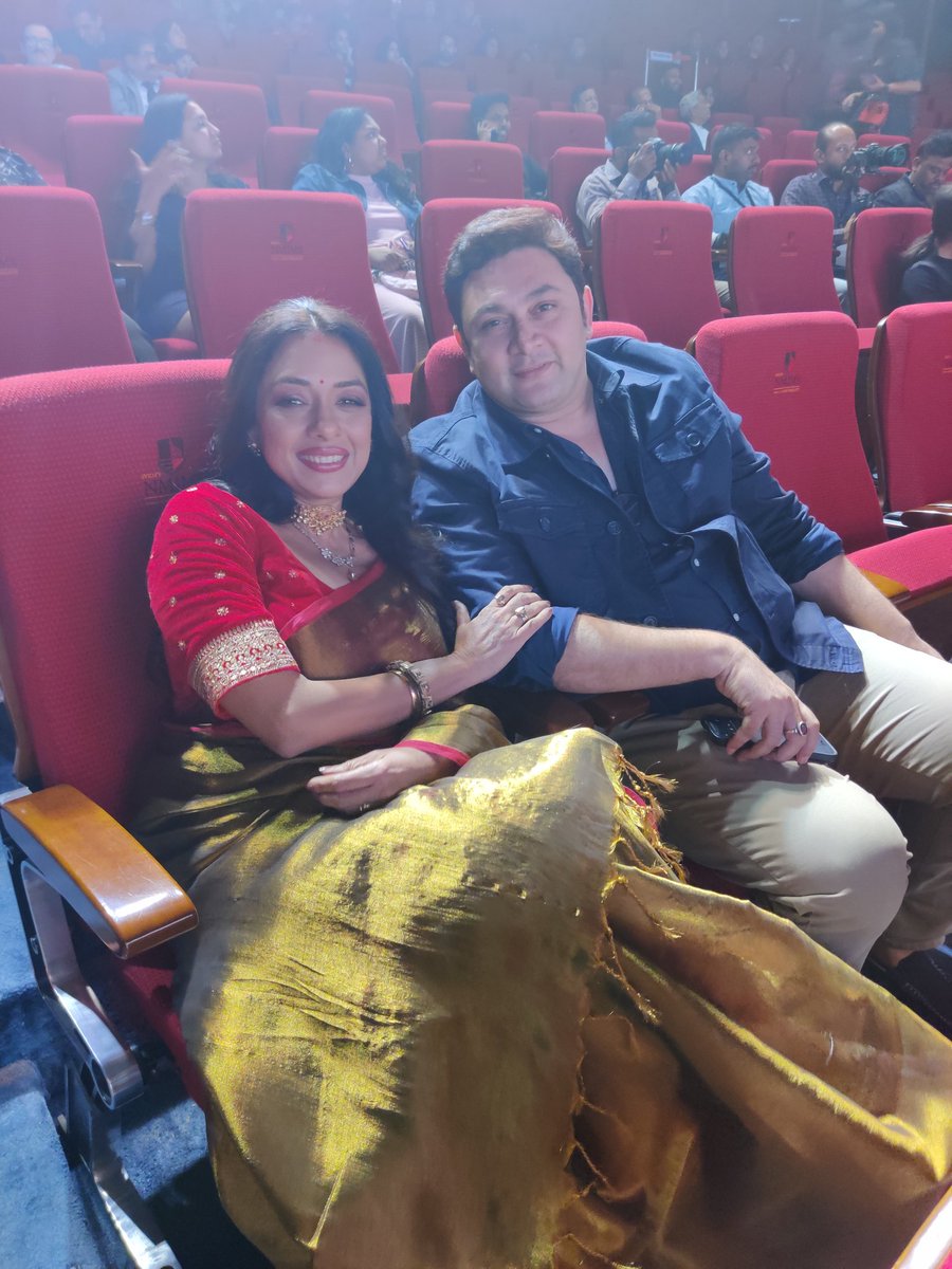 bombaytimes's tweet image. #SarabhaiReunion: Here are some happy pictures from Monisha and Rosesh&apos;s reunion ✨️

@TheRupali @Rajesh_rosesh #SarabhaiVsSarabhai #RajeshKumar #Anupamaa #RupaliGanguly