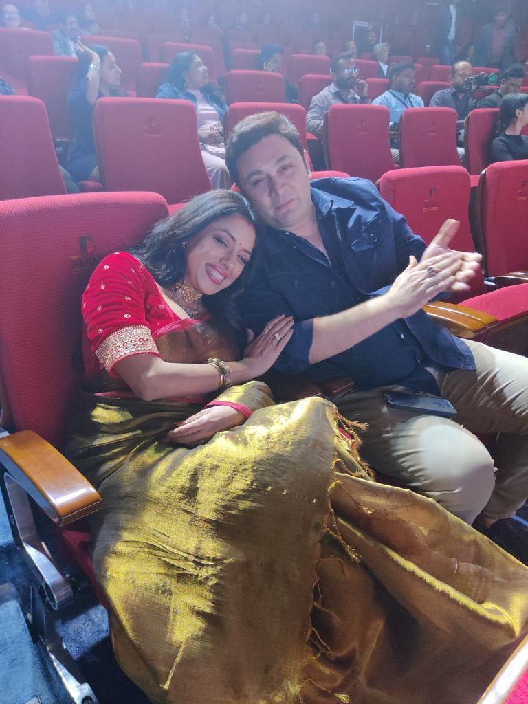 bombaytimes's tweet image. #SarabhaiReunion: Here are some happy pictures from Monisha and Rosesh&apos;s reunion ✨️

@TheRupali @Rajesh_rosesh #SarabhaiVsSarabhai #RajeshKumar #Anupamaa #RupaliGanguly