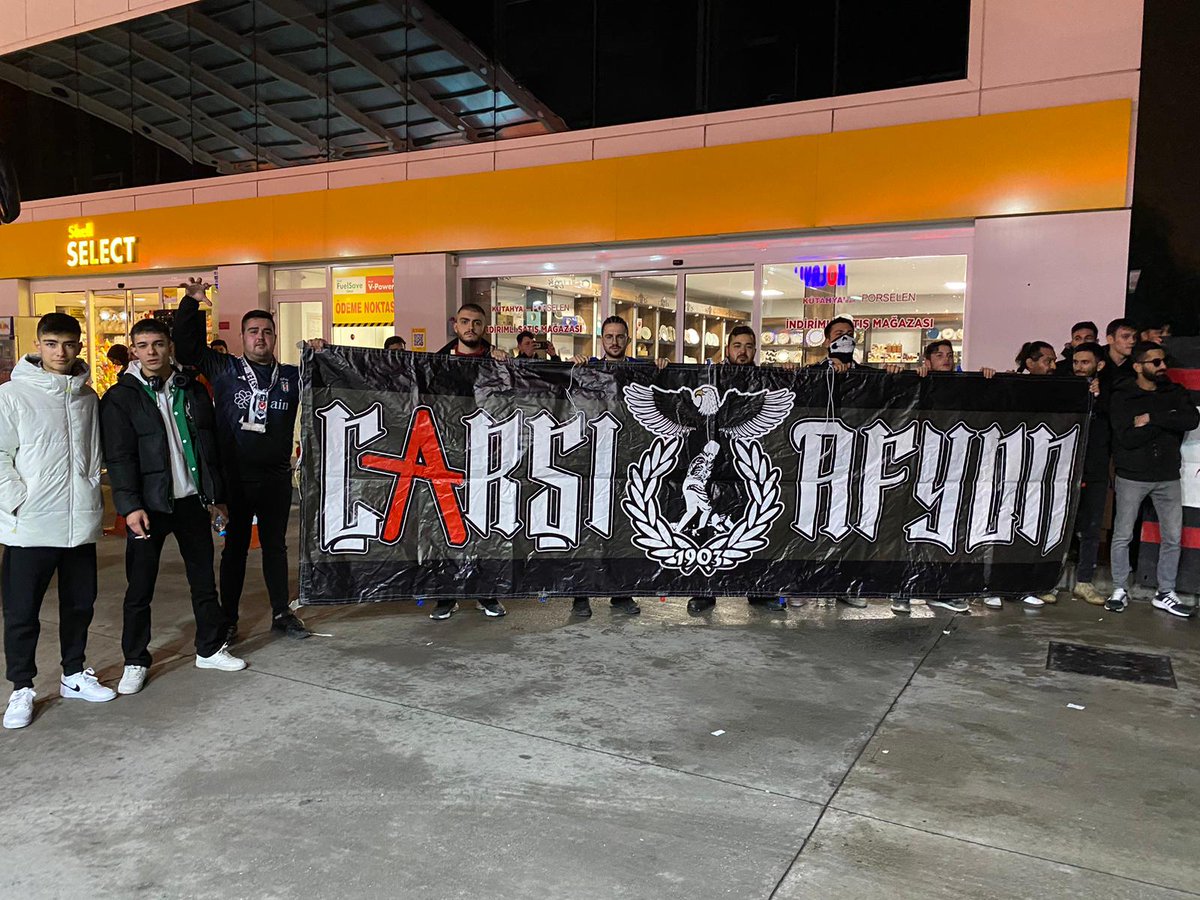 Burası Beşiktaş, alayına gider! 🦅 İstanbul yolundayız.. #Beşiktaş