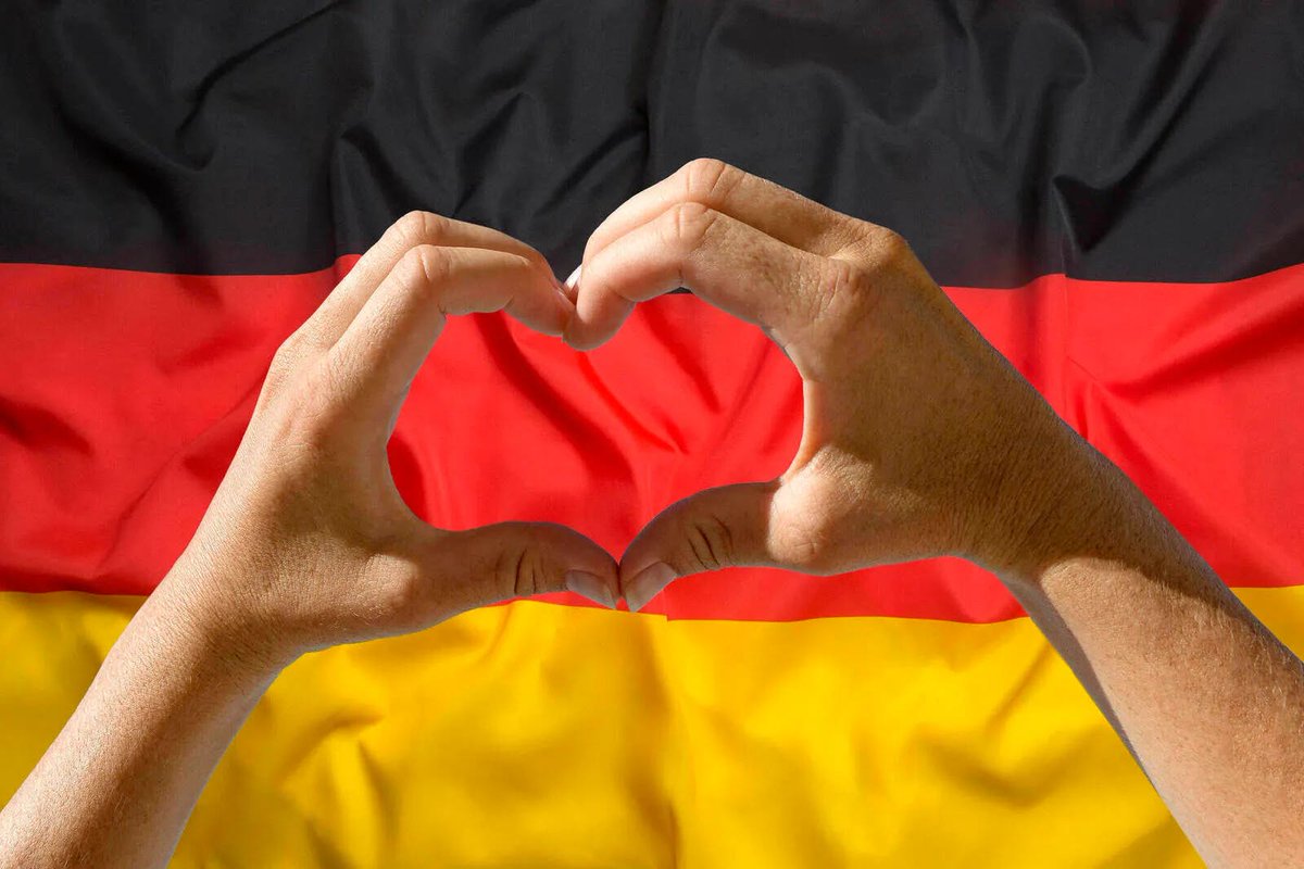 Unser #StolzMonat Juni Vergangenheit. Unser #StolzSommer Vergangenheit.
Unser #StolzHerbst Vergangenheit.
Lasst uns heute einfach einen #StolzSamstag machen! 
WIR sind stolz auf #Deutschland!
WIR lieben unser Land!🇩🇪
#PositiverPateiotismus
#Vernetzungstweet
#RetweetMe