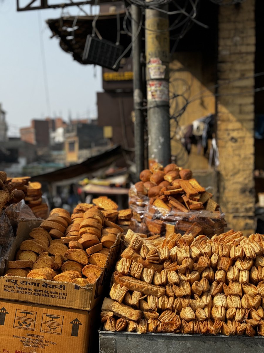 In the golden warmth of a #Lucknow morning, a symphony of flavors comes alive.  #LucknowDiaries #FoodHeritage