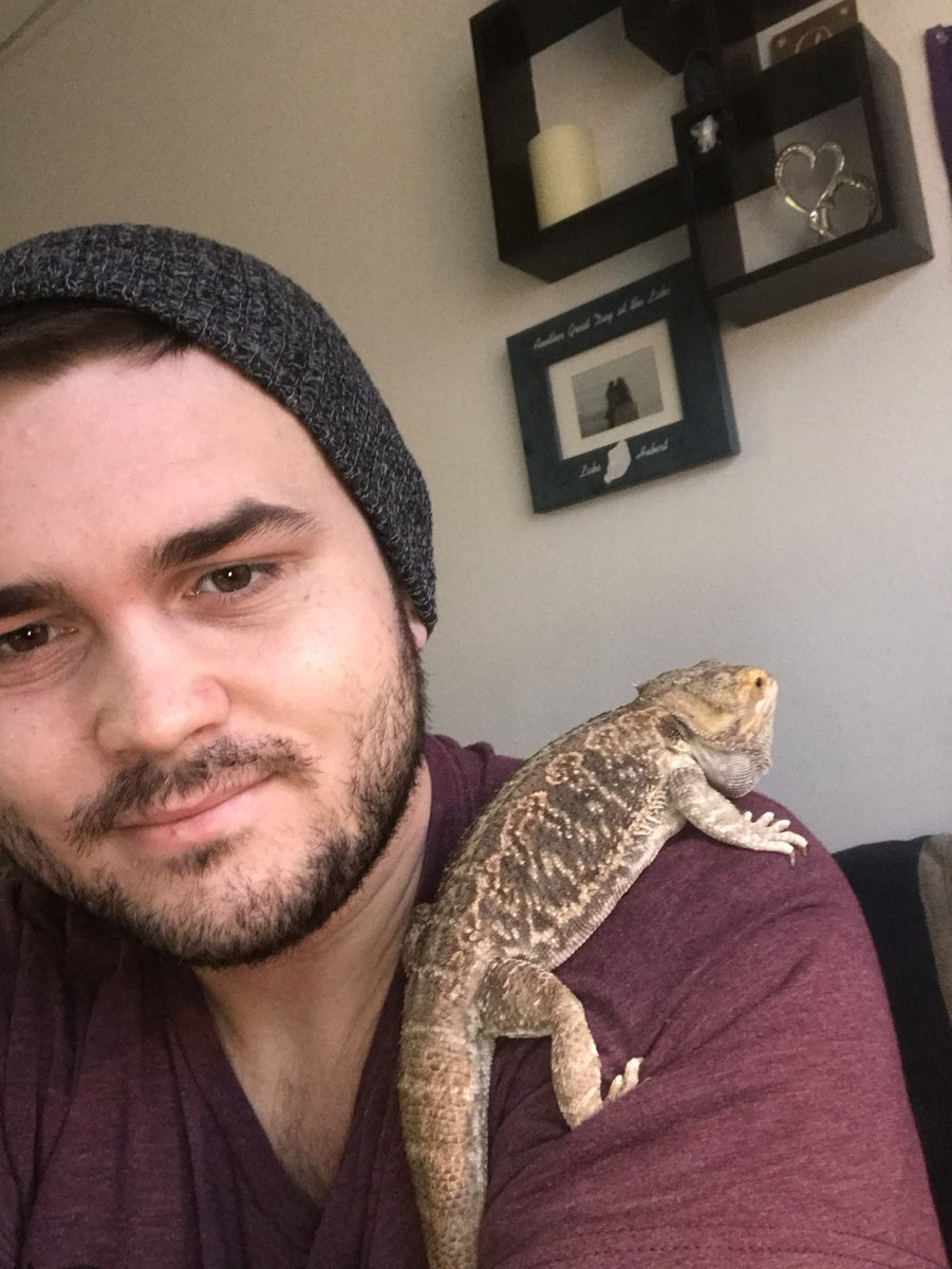 JevinIsDrunk's tweet photo. So after 8 years in our family, we will be saying goodbye to our bearded dragon Onyx. She has been in failing health for a few months with no sign of improvement. Tuesdaywill be her last day with us, and she has made a lasting impact on our lives. I will miss you princess 👑❤️🦎 https://t.co/Qjtu8avXDD