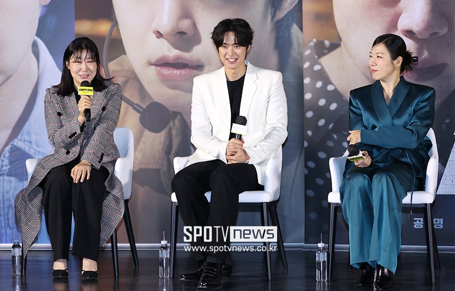 [Press Releases]
The cast of the 'Citizen of a Kind'  had a press conference.  

#AHNEUNJIN #CitizenOfAKind  #안은진 #시민덕희
#GONGMYUNG #GONGMYOUNG #공명 #CitizenOfAKind #시민덕희
