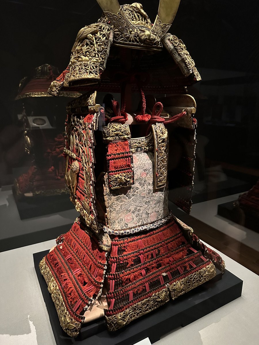 anjin_art32998's tweet photo. The #uchidashi #打ち出し #repouse technique developed in Japan during the #kamakuraperiod #鎌倉時代 was perhaps at its greatest degree of technical skill. The “Taketora” #yoroi #鎧 is perhaps the most impressive example of artistry from the period. https://t.co/S9MGV0wY7O