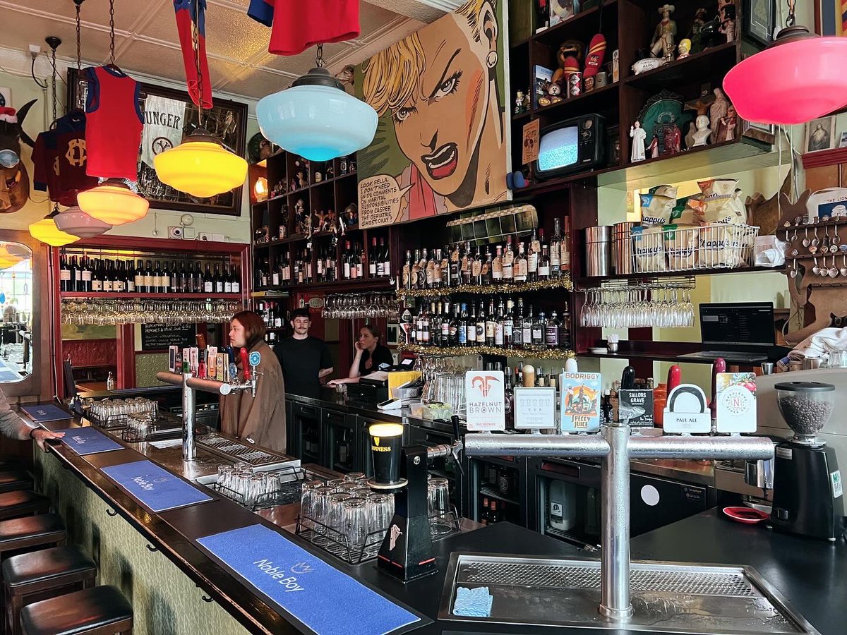 matt_steadman's tweet photo. #PubsOfMelbourne How have I lived for two score years in Melbourne but never been to Fitzroy’s Napier Hotel? What a great little pub, independent beers and excellent music. https://t.co/F31XIRNxRQ