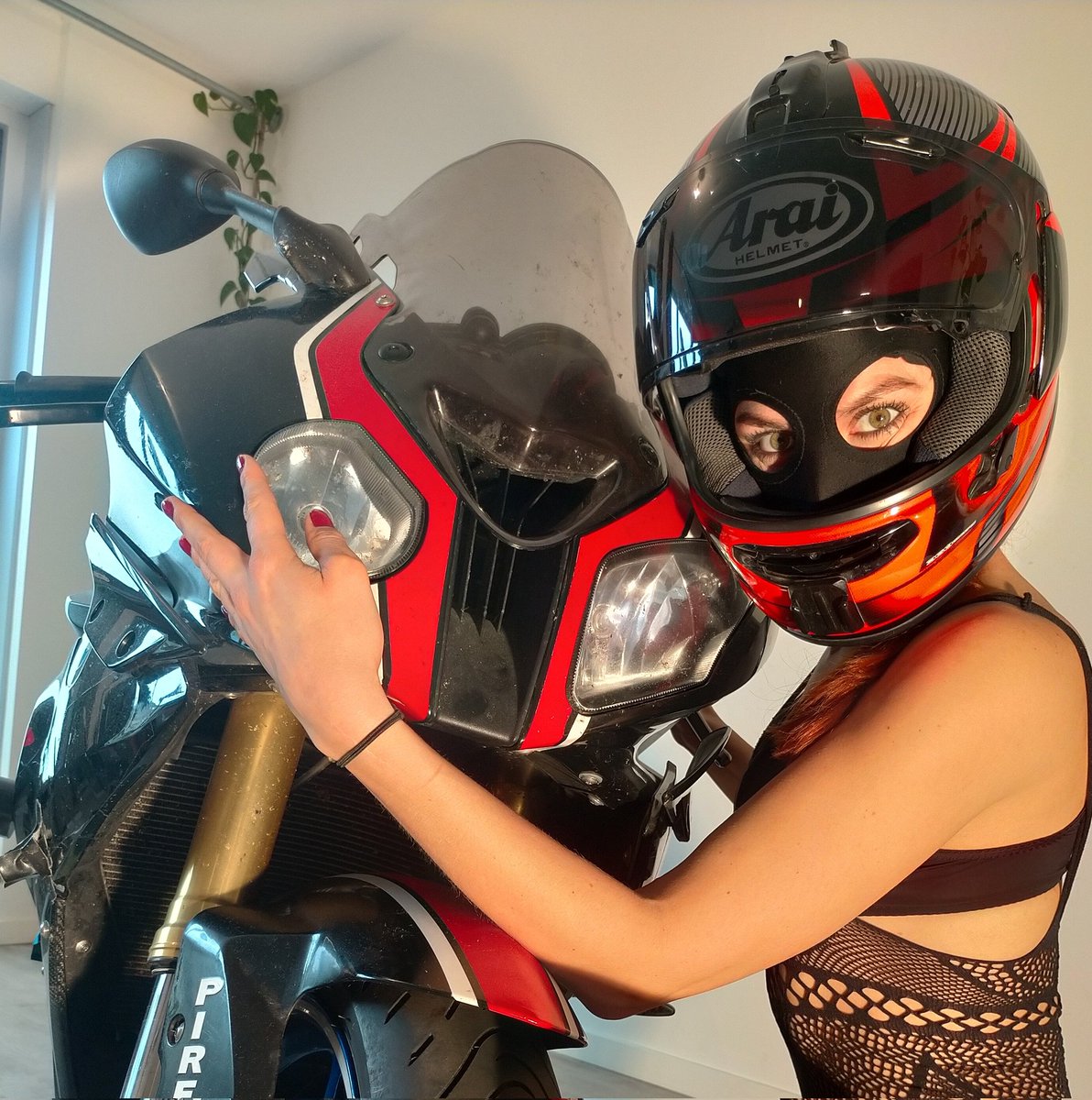 TwoWheelsAndA's tweet photo. ❤️S1000RR https://t.co/h5TWMpkfvT