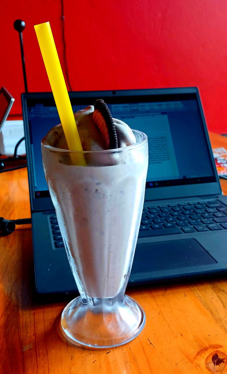 When it's too hot come and try out our Oreo smoothie while working WiFi is available. #Themacos #jinjacity