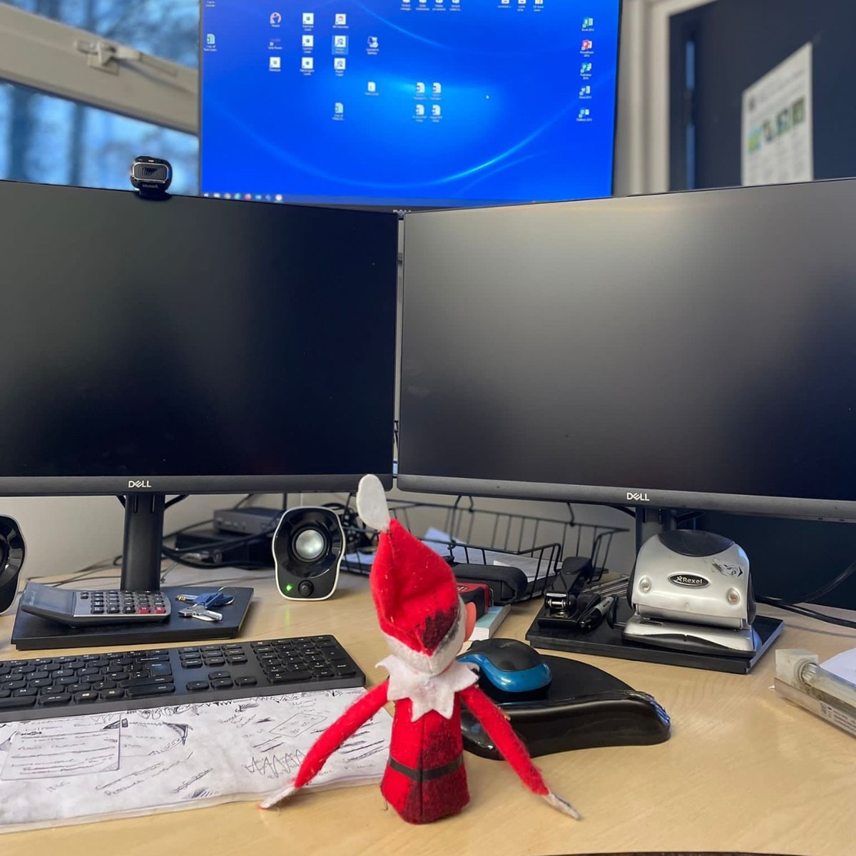 We are experiencing a sELFie take-over this weekend.
.
.
.
#elfontheshelf #christmas #elf #elfontheshelfideas #santa #elfontheshelfinspiration #elves #elfonshelf #christmasiscoming #elfshenanigans #elfontheshelfadventures #elfantics #northpole #merrychristmas #elfs #christmaself