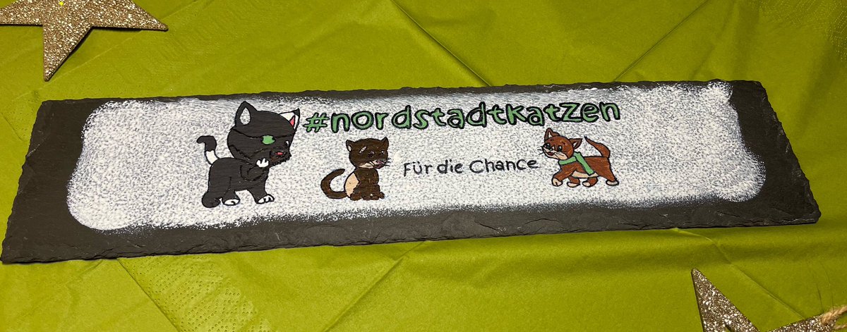 Heute darf ich beim #virtuellenWeihnachtsmarkt zugunsten der #nordstadtkatzen euch etwas anbieten. Es sind Schieferplatten in verschiedenen Größen und Motiven . Diese Platte ist 38x8 cm und startet mit 25€. Geboten werden kann bis 22 Uhr.