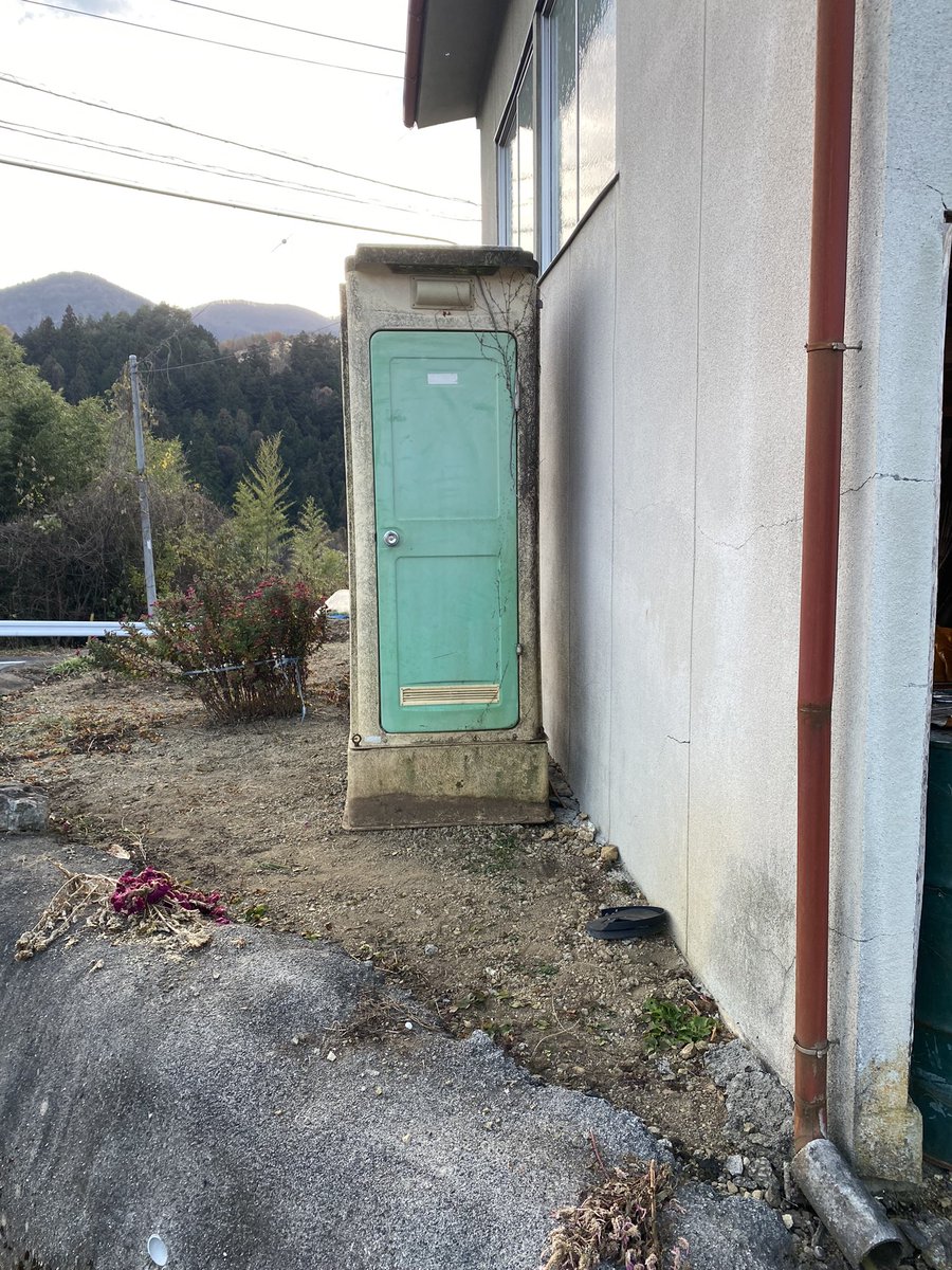 holy_0913's tweet photo. 仮設トイレゲット。
バイオトイレに改造します。
綺麗掃除します。 https://t.co/fDdwAxTNmn