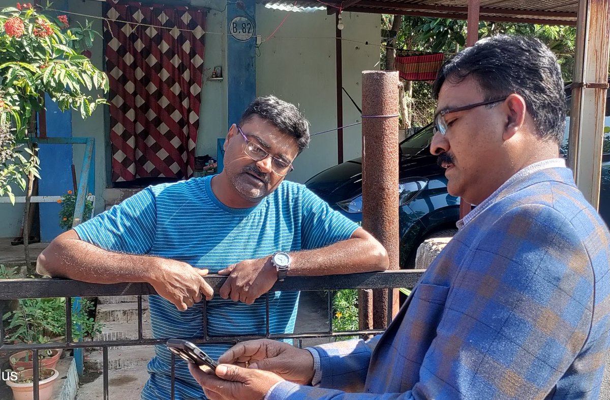 DEOChaibasa's tweet photo. @ceojharkhand श्री के.रवि कुमार सर द्वारा जिला में नोआमुंडी के टाटा टाउनशिप एरिया स्थित 6 केंद्र पर #SSR24 तहत संचालित कार्यों का निरीक्षण किया गया व एरिया स्थित घरों का विजिट कर वोटरों संग चर्चा करते हुए समावेशी वोटर लिस्ट तैयार करने में आवश्यक सहयोग को प्रेरित किया।
@ECISVEEP https://t.co/tn1iPOgG9G