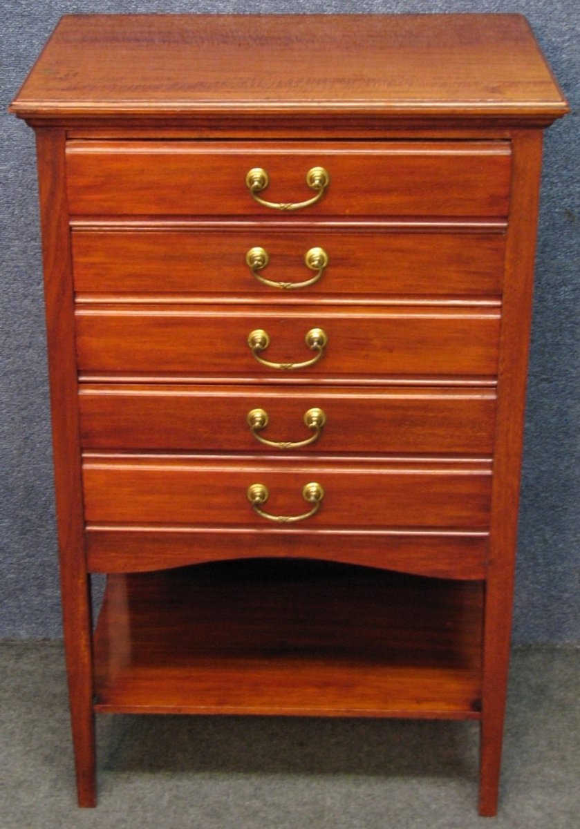 Available to buy now for £245, this lovely Edwardian Mahogany Music Cabinet With 5 Drop Front Drawers.

ebay.co.uk/itm/3351169567…

#Edwardian #Mahogany #MusicCabinet #EdwardianMusicCabinet #EdwardianMahoganyMusicCabinet #DropFrontDrawers #StonesPatent #BrassHandles #MahoganyLined