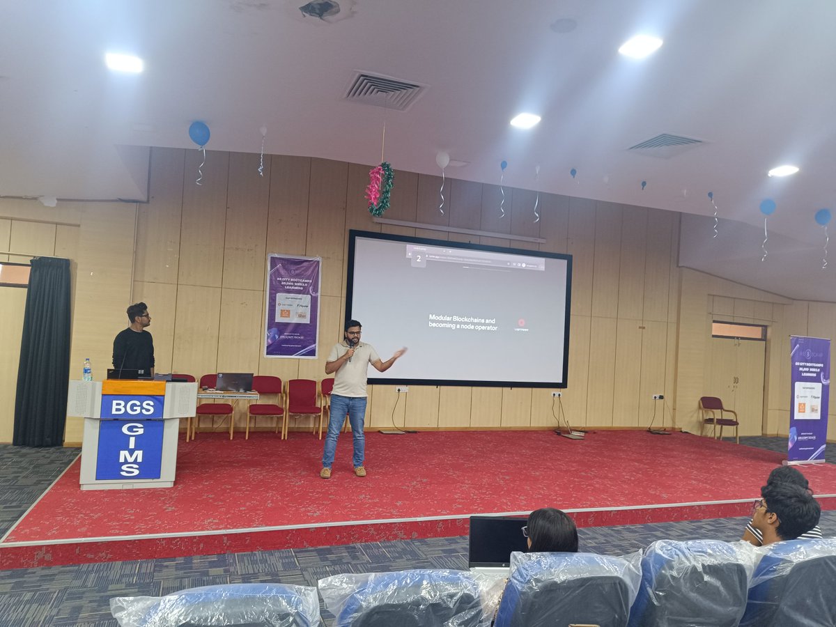 YatiPadia's tweet photo. Talk by @_mayurc founder of @vistaralabs on modular blockchain and deep drive into vistara at
#Web3Camp bootcamp By @girlscript1 Foundation At SBJIT, Bengaluru, With Support Of @13_Saanjh @anubhamane  @ojasrajankar https://t.co/ix8tRvzut7
