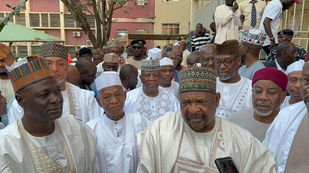 thecableng's tweet image. PHOTOS: Northern senators visit victims of Kaduna bombing, donate N58m | TheCable thecable.ng/photos-norther…