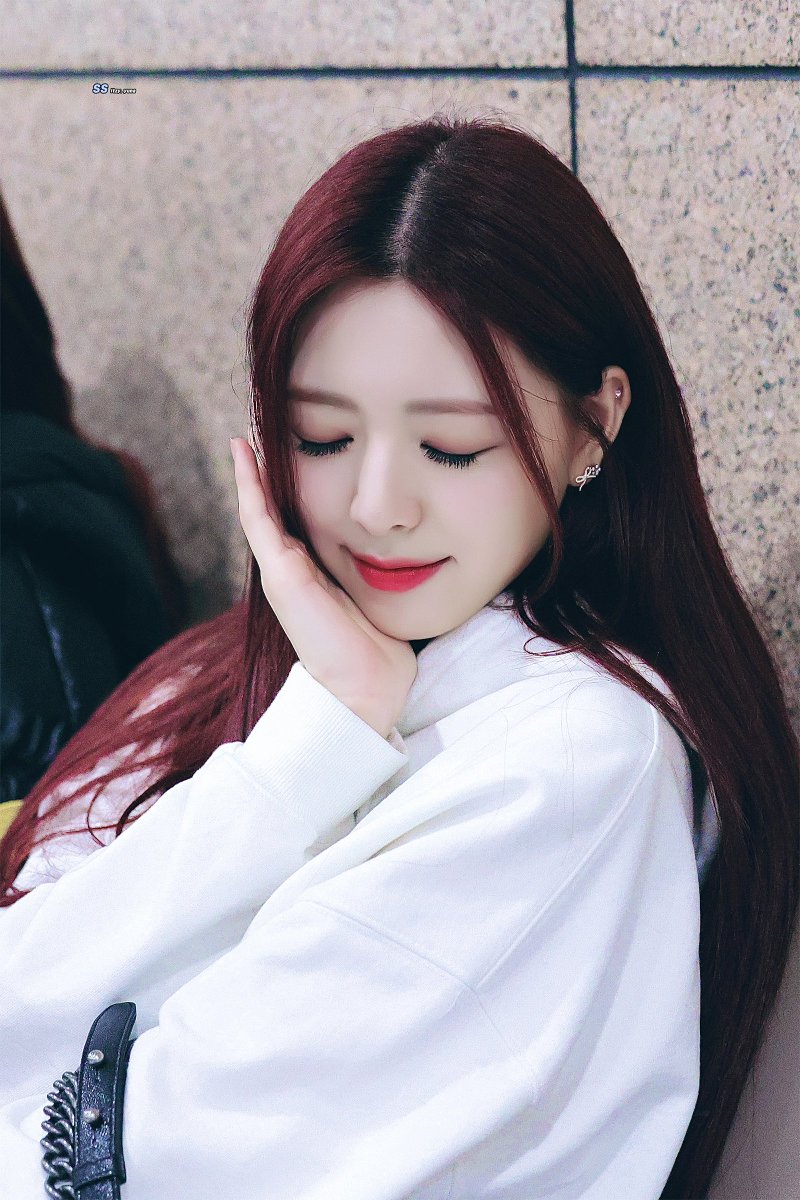 사랑둥이 유나 햅삐햅삐버스데이 🎂😘

#HAPPYYUNADAY
#QueenkaYunaDay 
#우리의_첫눈_유나야_생일축하해
#유나 #YUNA #있지 #ITZY