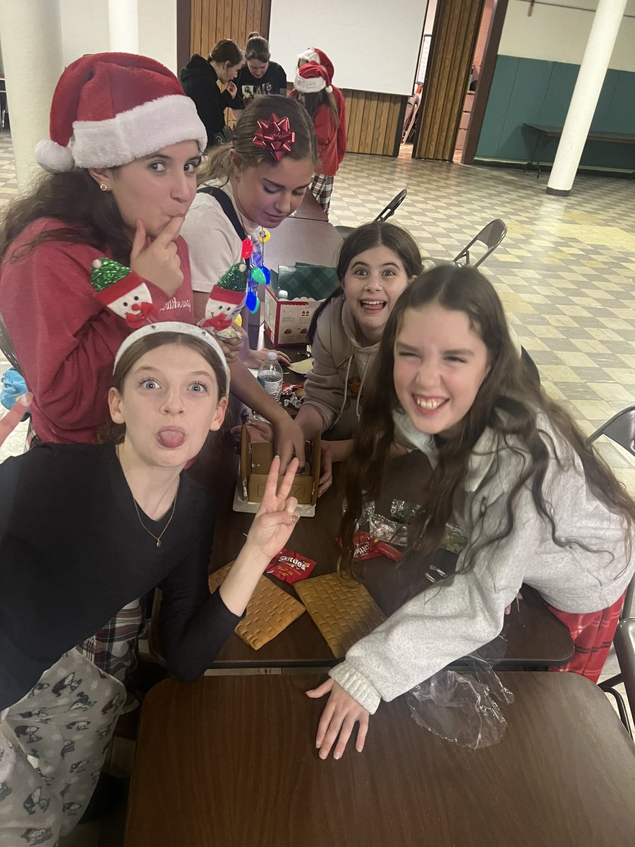 cccshines's tweet photo. What a perfect Shine Night Out at CCC! Thank you to all of our students for being with us tonight! From our first mission of service to some fun activities for everyone, it was a great night! Save the date for our next Shine Night Out on January 12th! #CCCShines #ShineOnCCC ☀️🎄 https://t.co/nzUcsDTth6