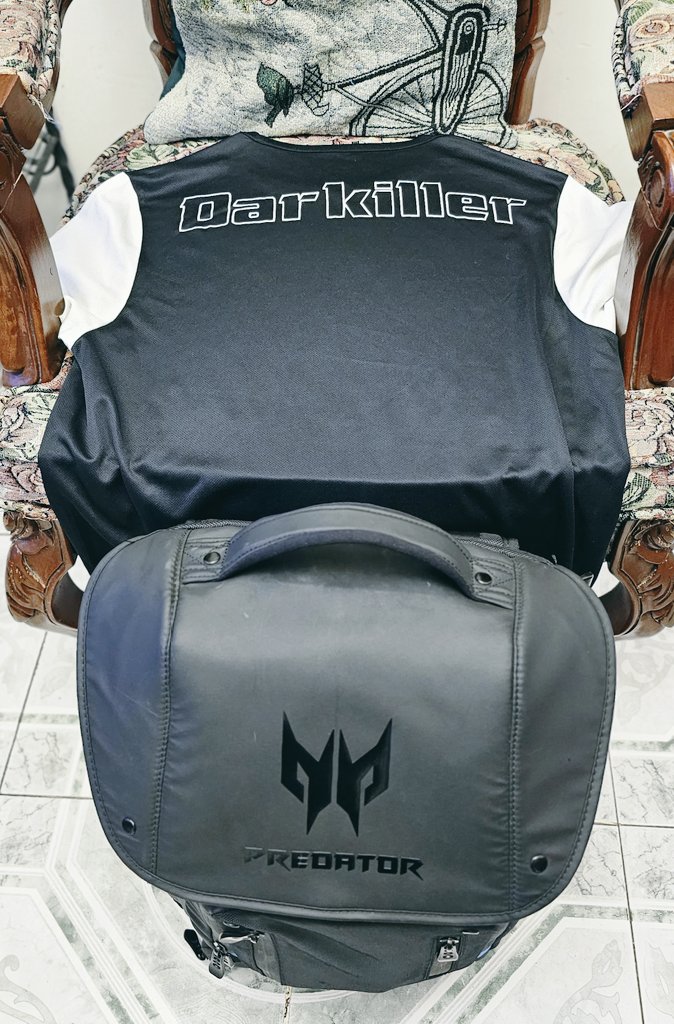 Time to go 🎮🫡.
(Mi bus sale a las 3 a.m jaja deseenme suerte)